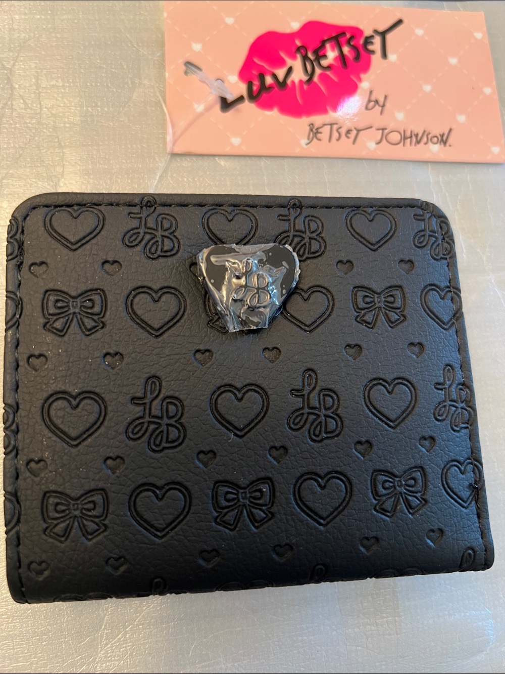 Luv Betsey by Betsey Johnson NWT Black Embossed Heart & Bow Women's Wallet. - Picture 7 of 7